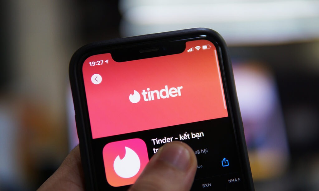 Tinder-Strengths and Weaknesses-Badoo vs Tinder: Which is the better “swipe-right”