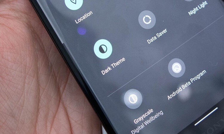 Use Dark Mode- Simple tricks to save your Android phone's battery