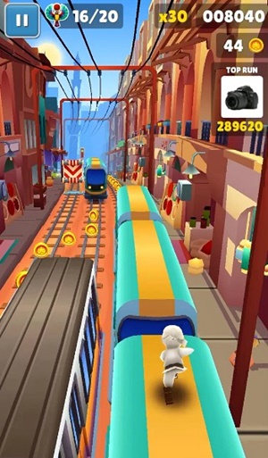 Run on the roof of the train-8 tips to get a high score in Subway Surfers 9